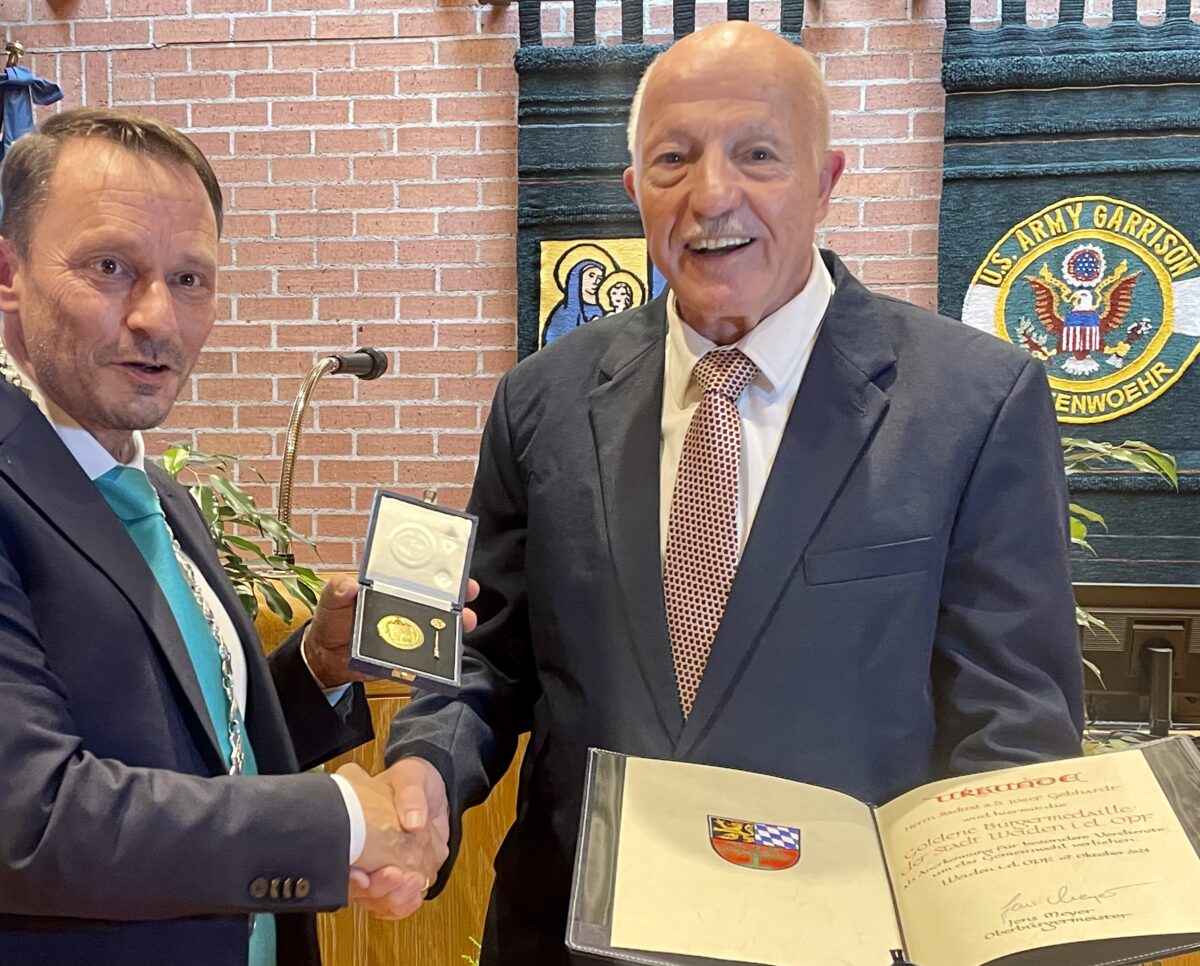 Tafel und Tierfriedhof: Goldene Bürgermedaille für Josef Gebhardt