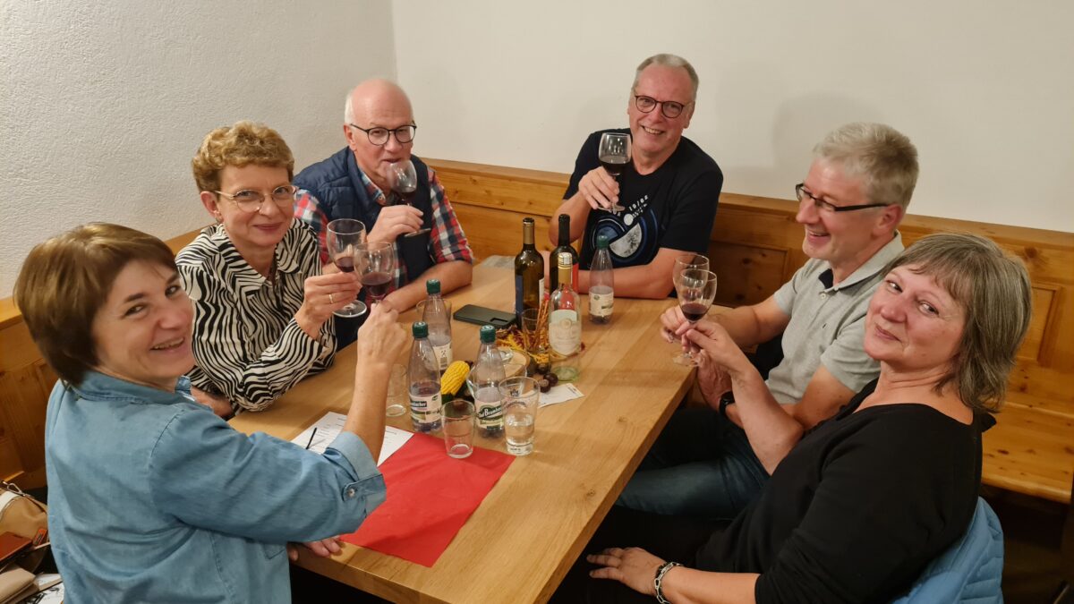 Gemeinschaft Sankt Georg trifft sich zu Weinabend