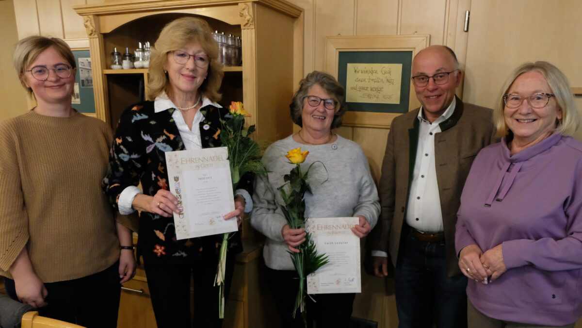 Kasperltheater des Flosser OGV kann 1000 Euro an„Lichtblicke“ spenden
