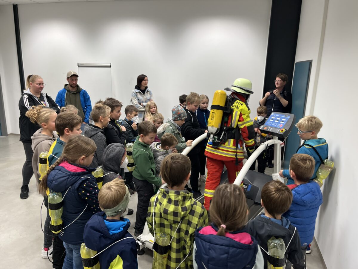 Kinderfeuerwehr Parkstein erlebt Atemschutztraining