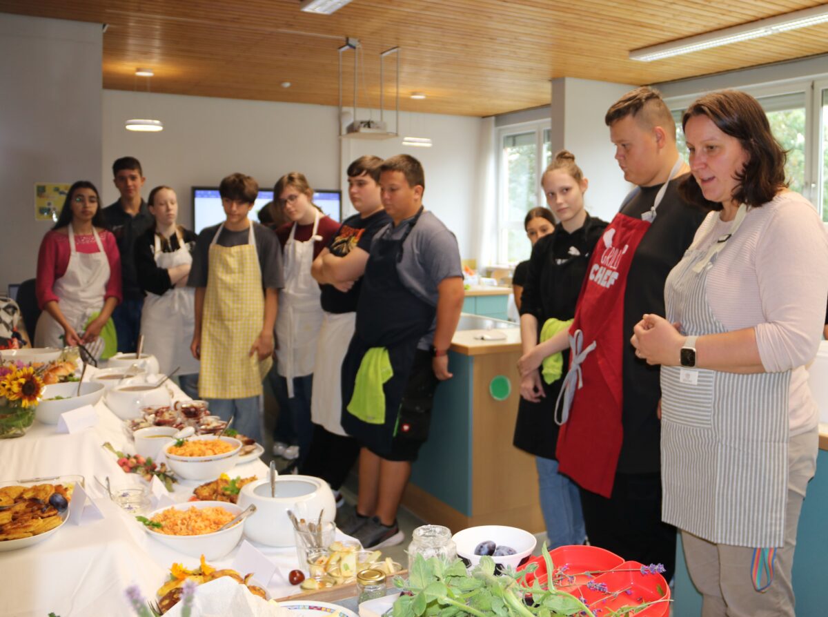 Mittelschüler kochen regional zur Regioplus-Challenge