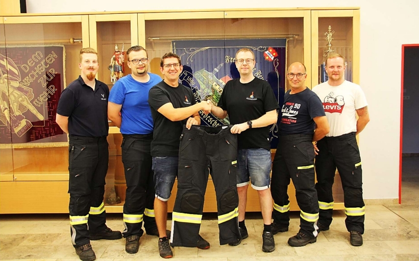 Neue Einsatzhosen für Windischeschenbacher Feuerwehr