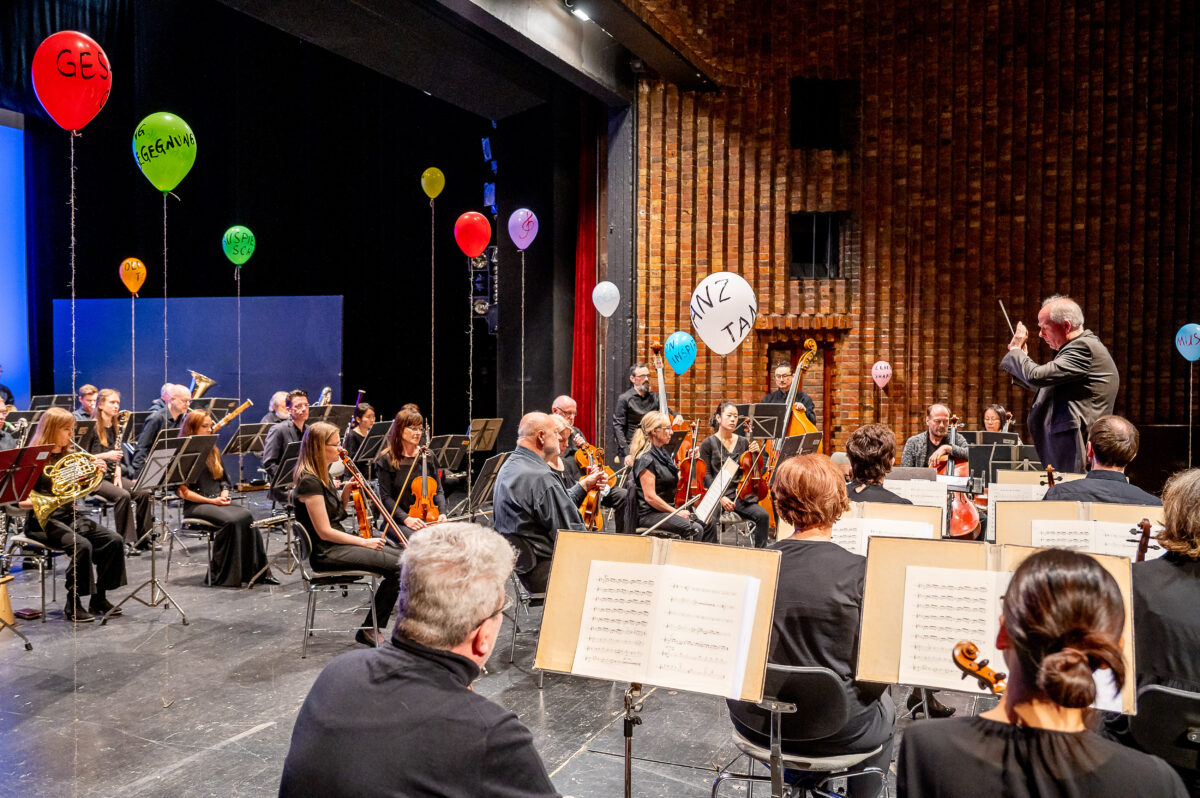 „Peter und der Wolf“ verzaubert Amberg im Familienkonzert