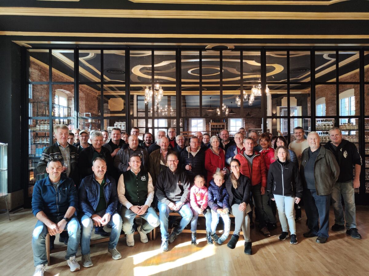 Schnupferclub Safari erkundet Steinwald und Brennerei