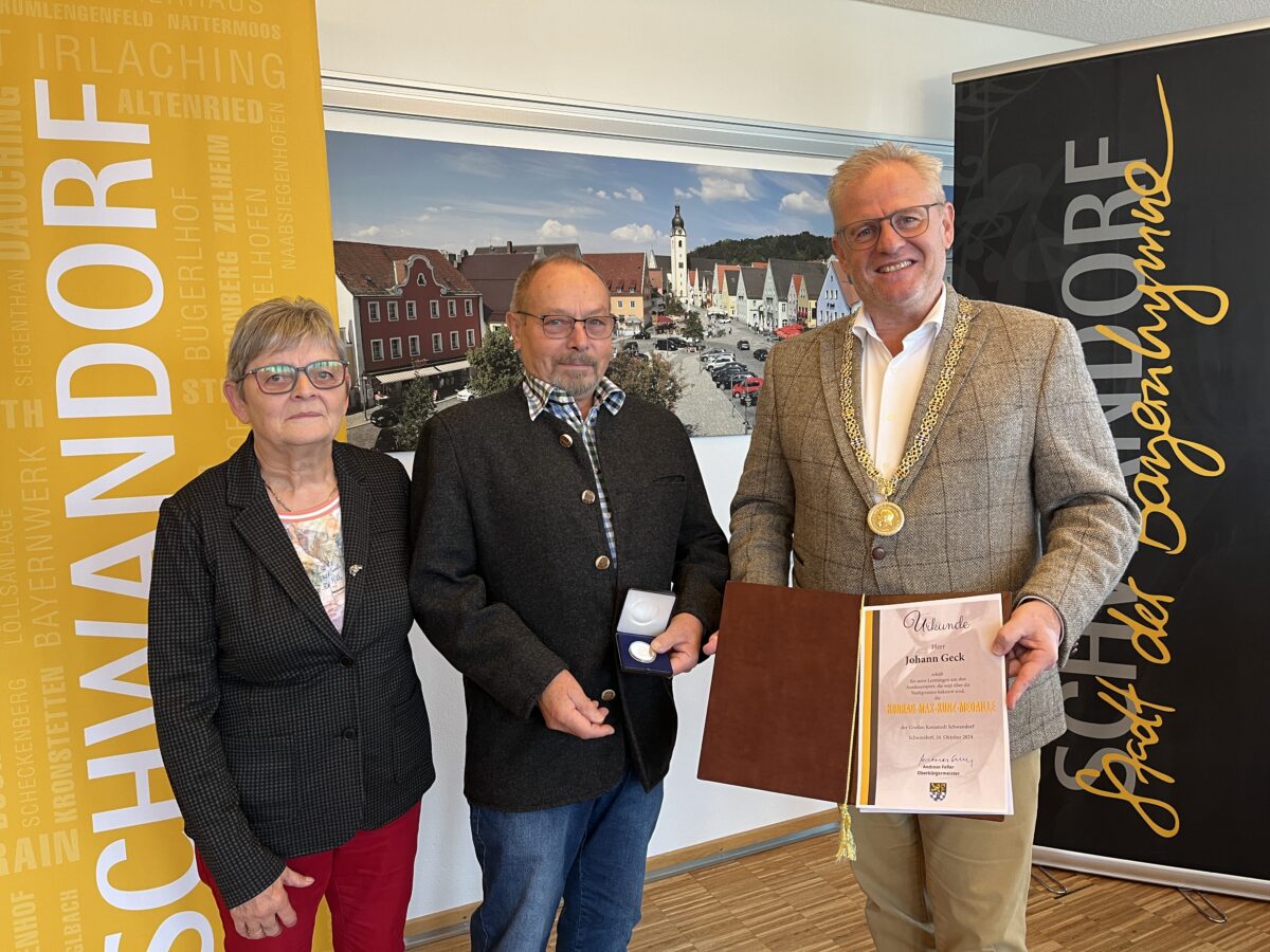 Schwandorf ehrt Johann Geck mit KMK-Medaille