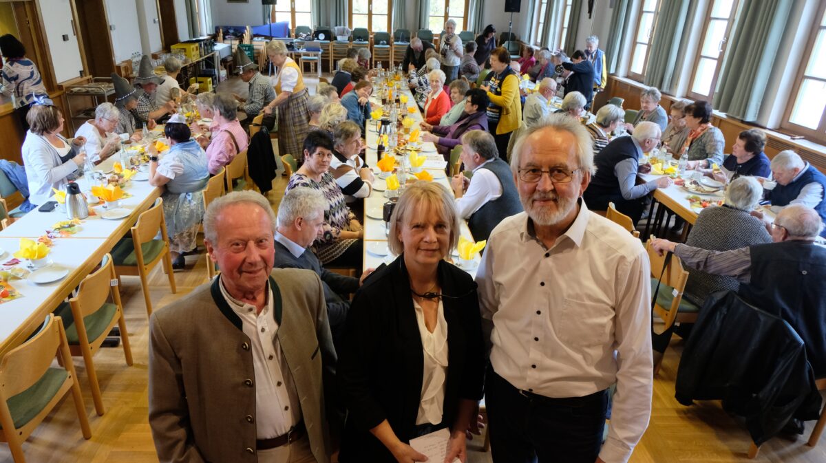 Senioren feiern fröhliche Nachkirchweih in Floß