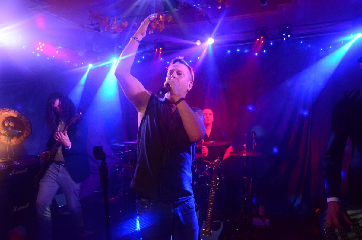 Reverend Steve Long de Dude & Co. begeistern Live-Stage-Publikum
