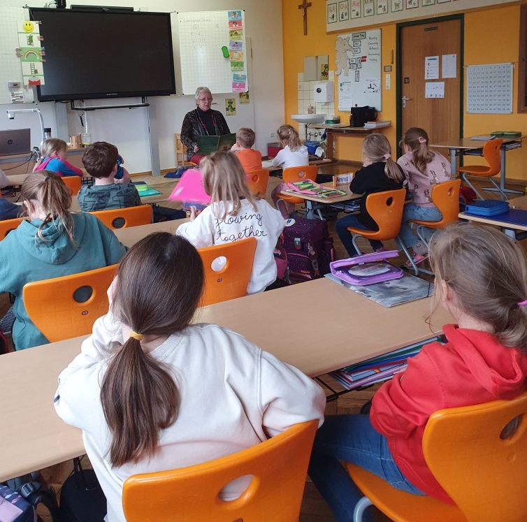 Erbendorfer Schüler erleben bunten Vorlesetag