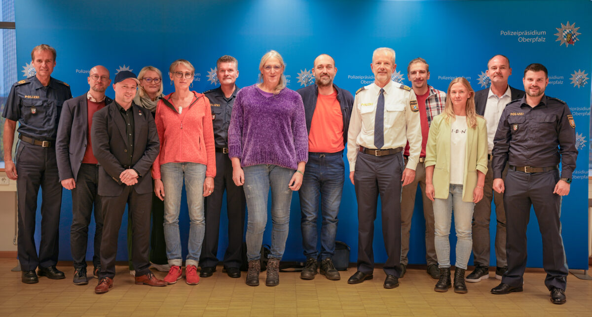 Polizei Oberpfalz fördert Austausch mit LGBTQ+-Community