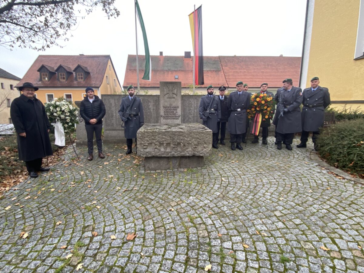 Volkstrauertag erinnert an Opfer der Weltkriege – Krieg in der Ukraine allgegenwärtig