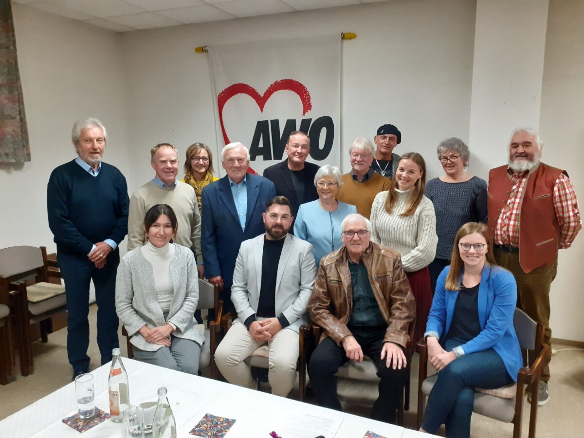 AWO Neustadt wählt Vorstand und feiert Kulturcafé