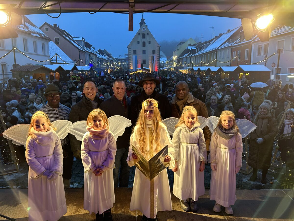 Advent mit Musik und Magie in Grafenwöhr: Weihnachtszauber mit deutsch-amerikanischem Flair
