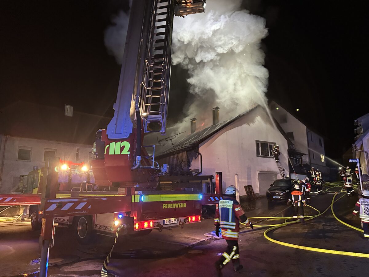 Dachstuhlbrand in Heimhof fordert 110 Einsatzkräfte