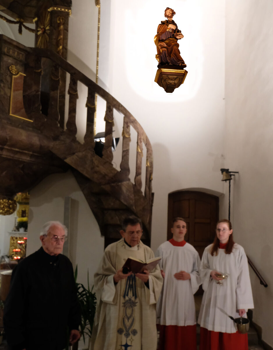 Heiligenfigur für Floßer Kirche gesegnet