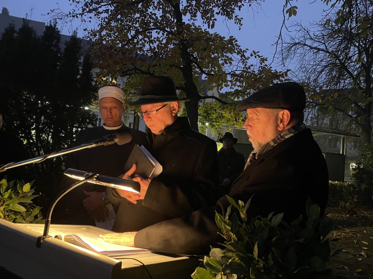 Starkes Zeichen bei Pogrom-Gedenken: Imam betet mit Weidener Juden