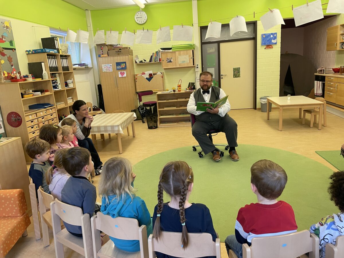 Kastls Bürgermeister begeistert Kids am Vorlesetag