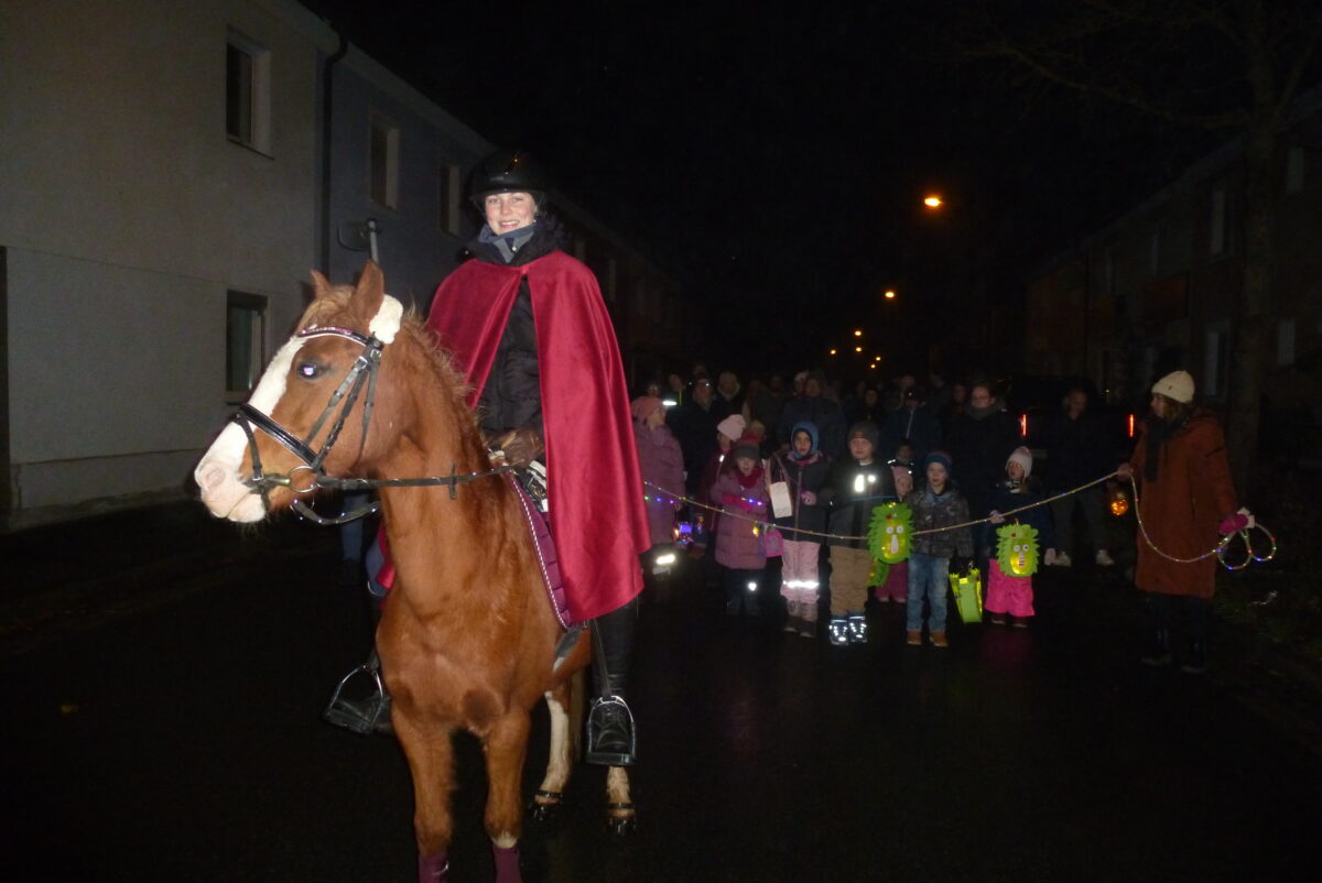 Lichtermeer und Gemeinschaft beim Martinszug