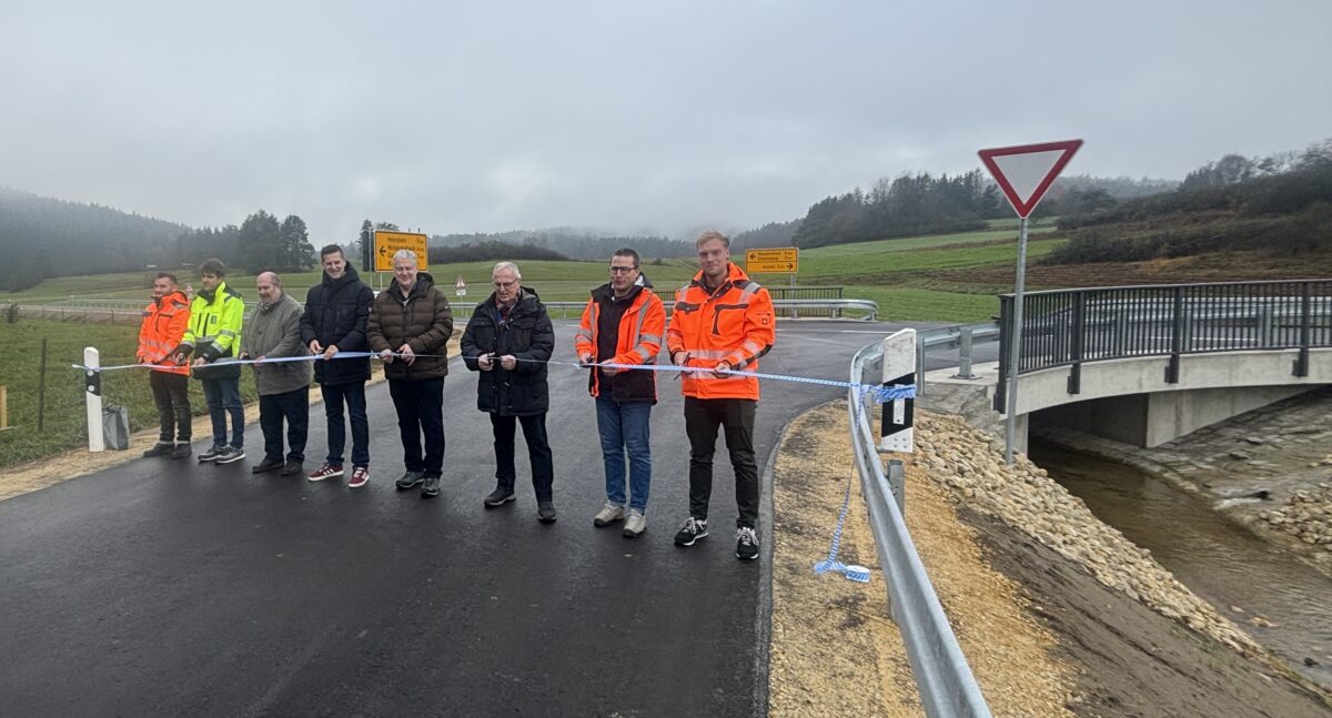 Neue Reinbachbrücke in Etzelwang eröffnet