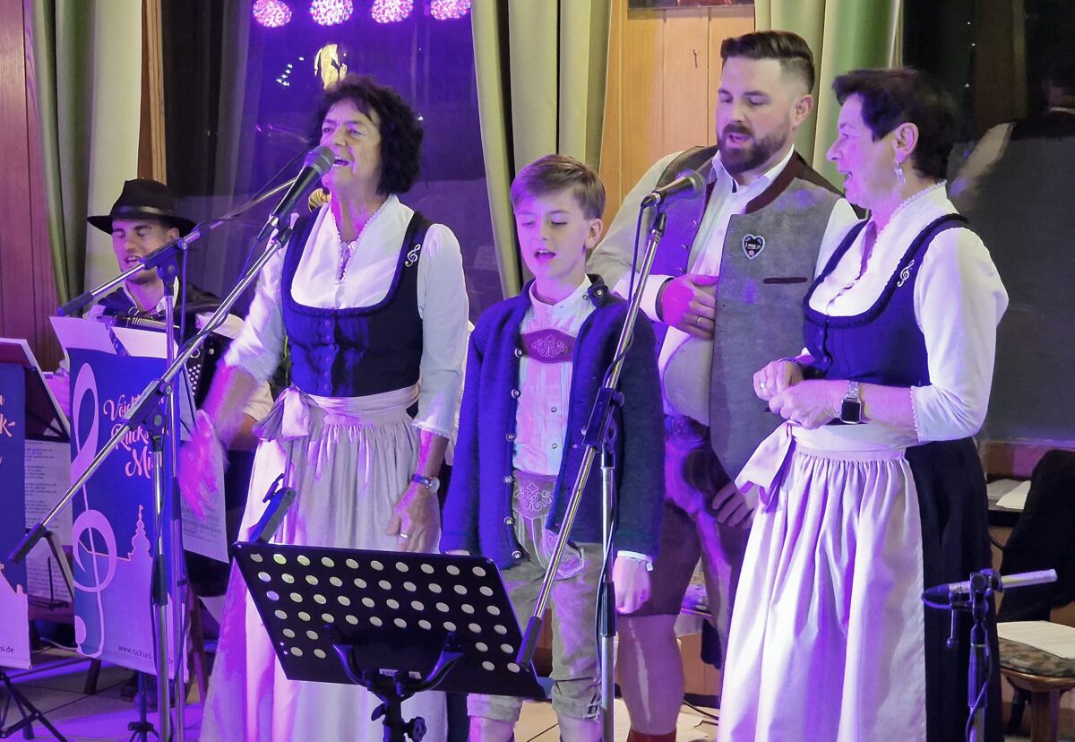Neustadt feiert „Dotsch-Kirwa“ – Zum Auftakt ausverkaufter Saal