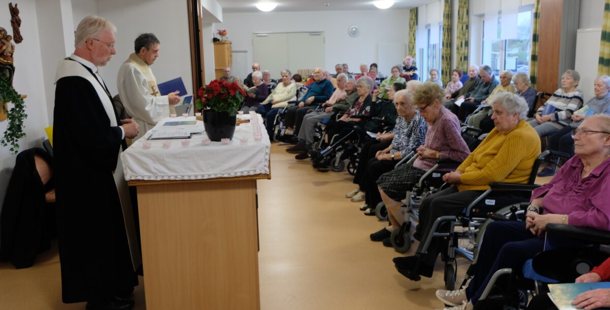 Ökumenische Andacht ehrt Verstorbene in Floß