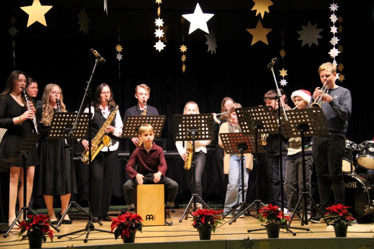Neustadt/WN: Lobkowitz-Realschule läutet Adventszeit ein