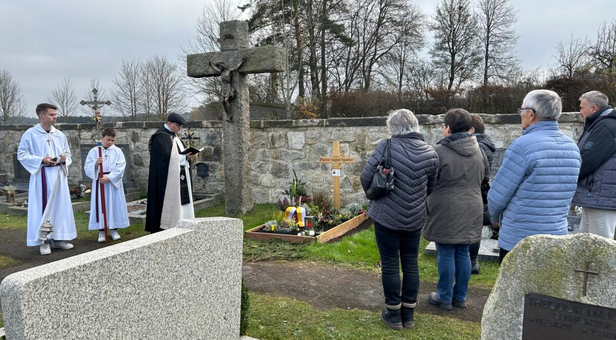 Requiem für Ex-Pfarrer Sparrer in Poppenreuth