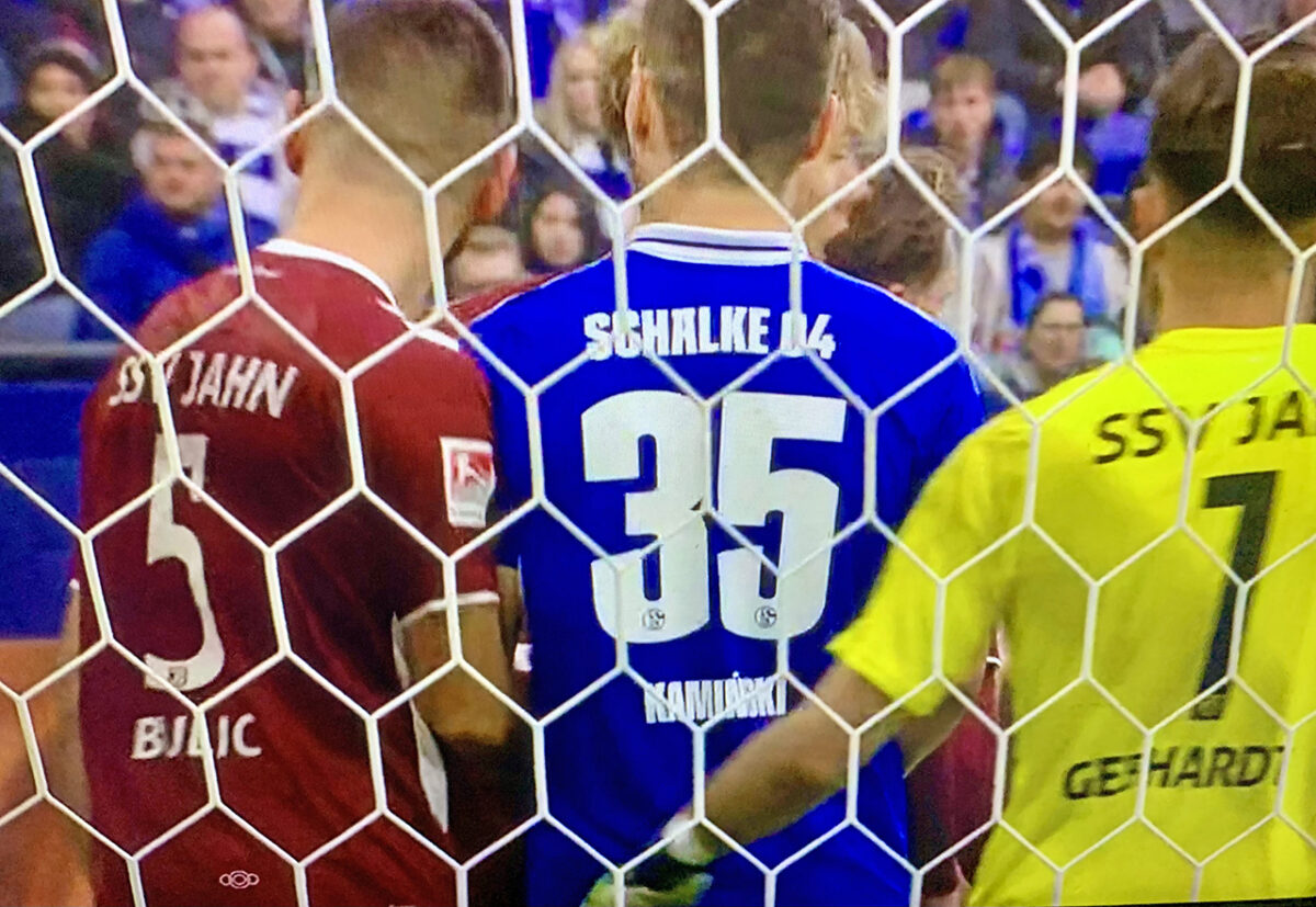 Jahn in Liga 2: Abschiedstournee mit Strohhalm gegen Schalke 04