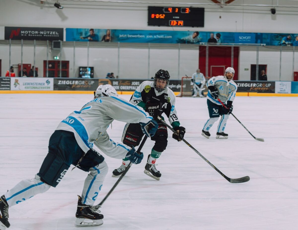 EHC Stiftland feiert mit Derbysieg gegen EV Weiden gelungenen Saisonauftakt