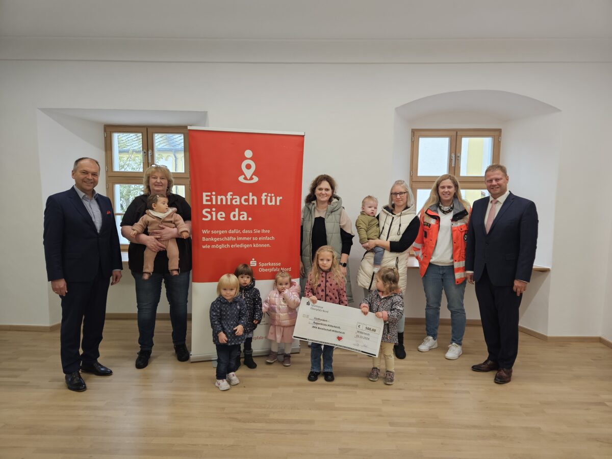 Sparkasse Oberpfalz Nord unterstützt Rappelkiste und BRK Bereitschaft Mitterteich