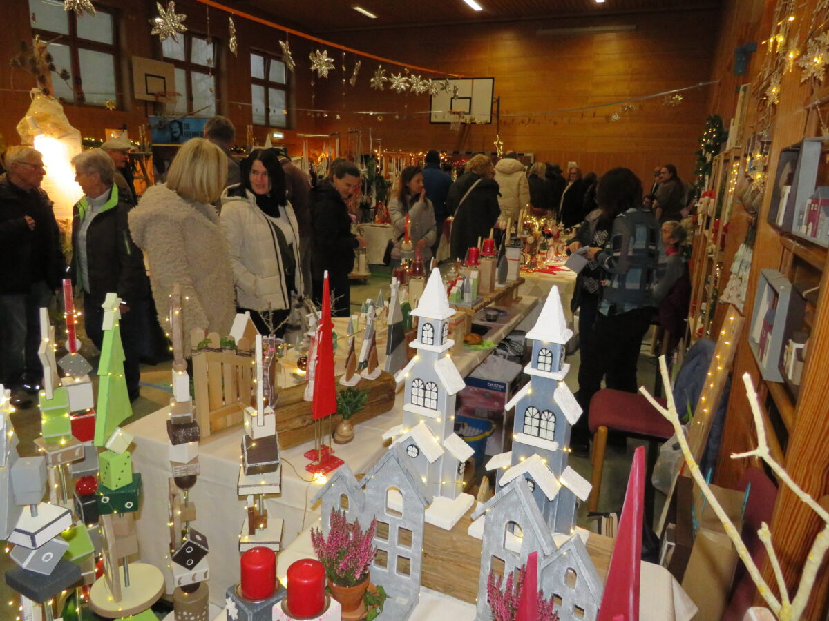 Besucherandrang beim Weihnachtsmarkt in Störnstein