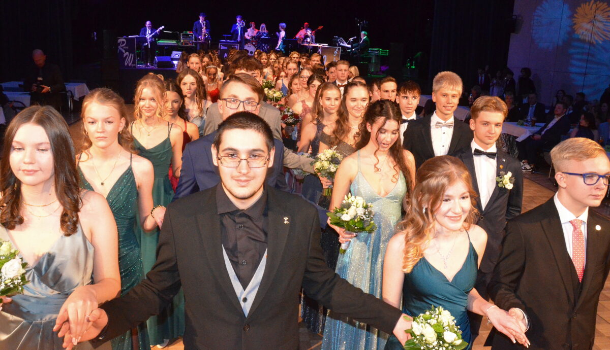 95 Tanzpaare feierten am Wochenende ihren Abschlussball in der Max-Reger-Halle