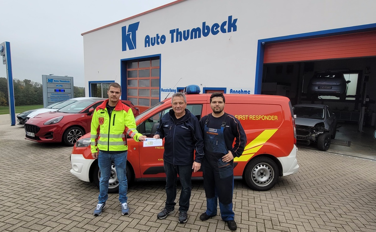 Autohaus Thumbeck spendet 1.000 Euro an die First Responder