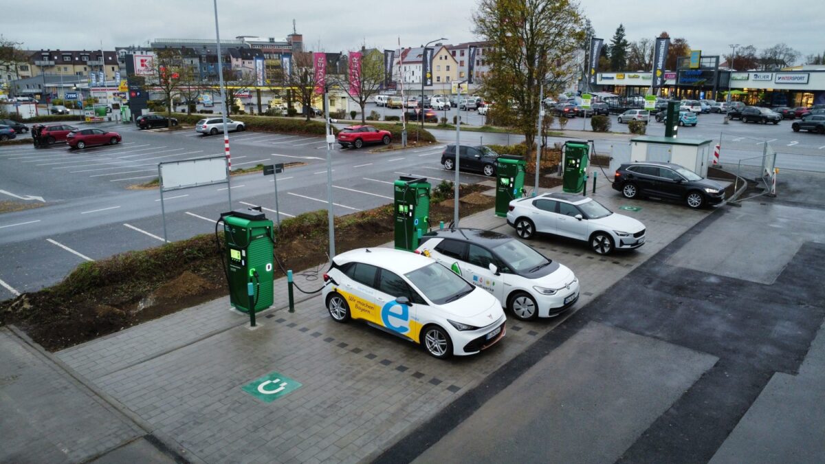 Weiden eröffnet modernen E-Ladepark