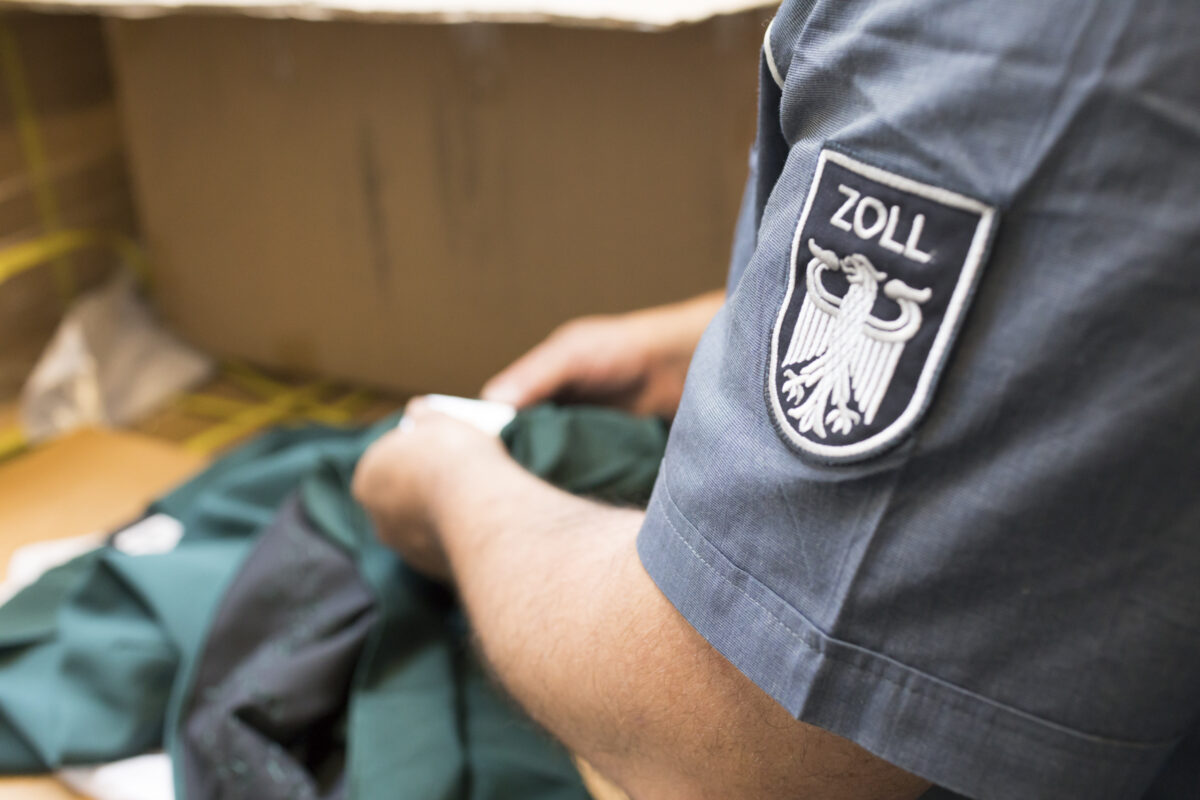 Nicht nur zur Weihnachtszeit: Wie Ihr Paket durch den Zoll kommt