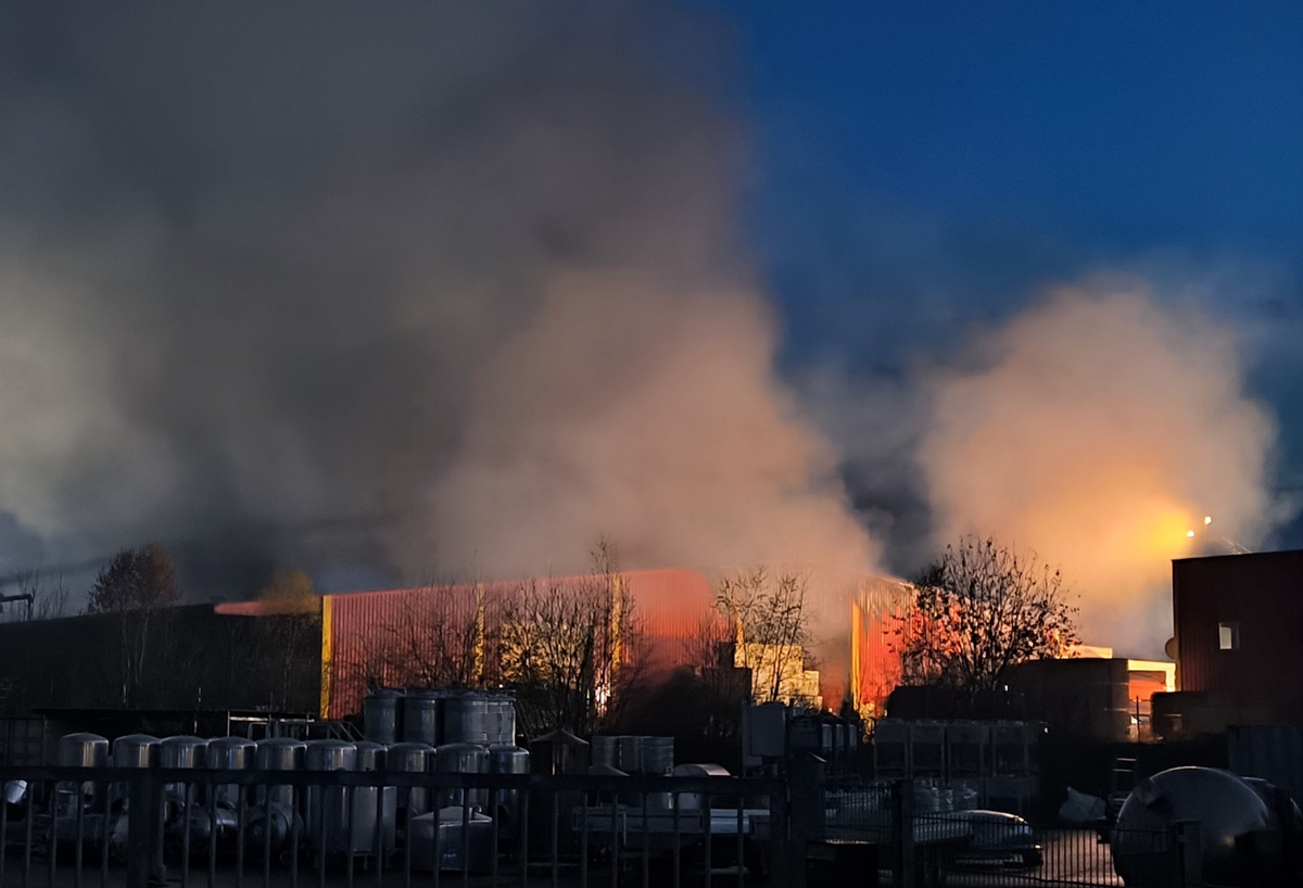 Großbrand fordert über 200 Einsatzkräfte