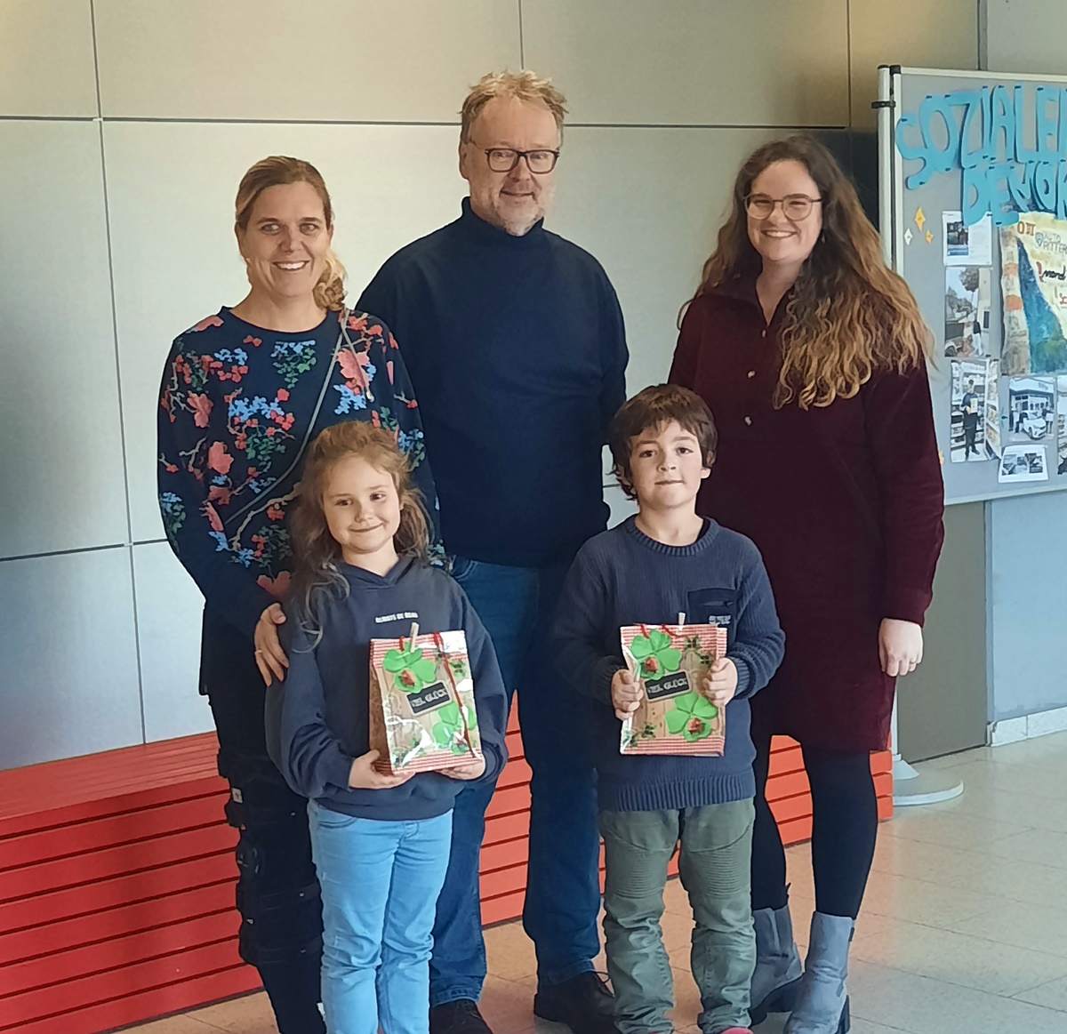 Markus-Gottwalt-Schule Eschenbach: Luftballonwettbewerb und Betriebserkundung