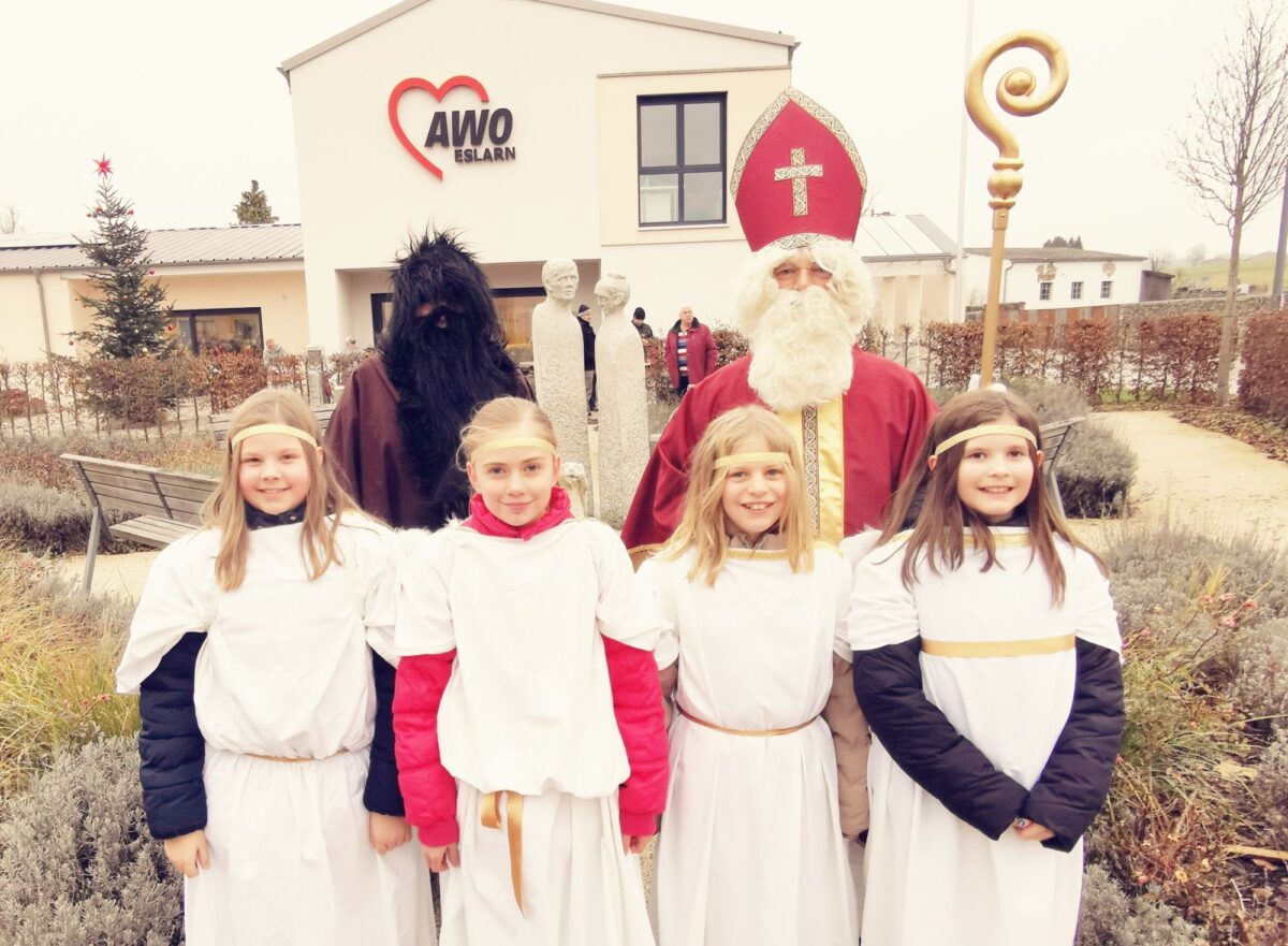 AWO Eslarn: Humorvolle Adventfeier im Mehrgenerationenhaus