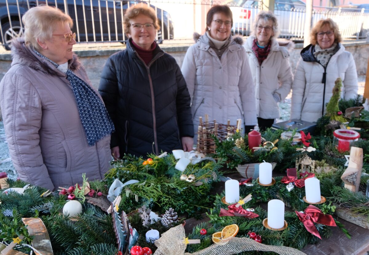 Adventsbasar in Floß unterstützt Kita „Unterm Regenbogen“