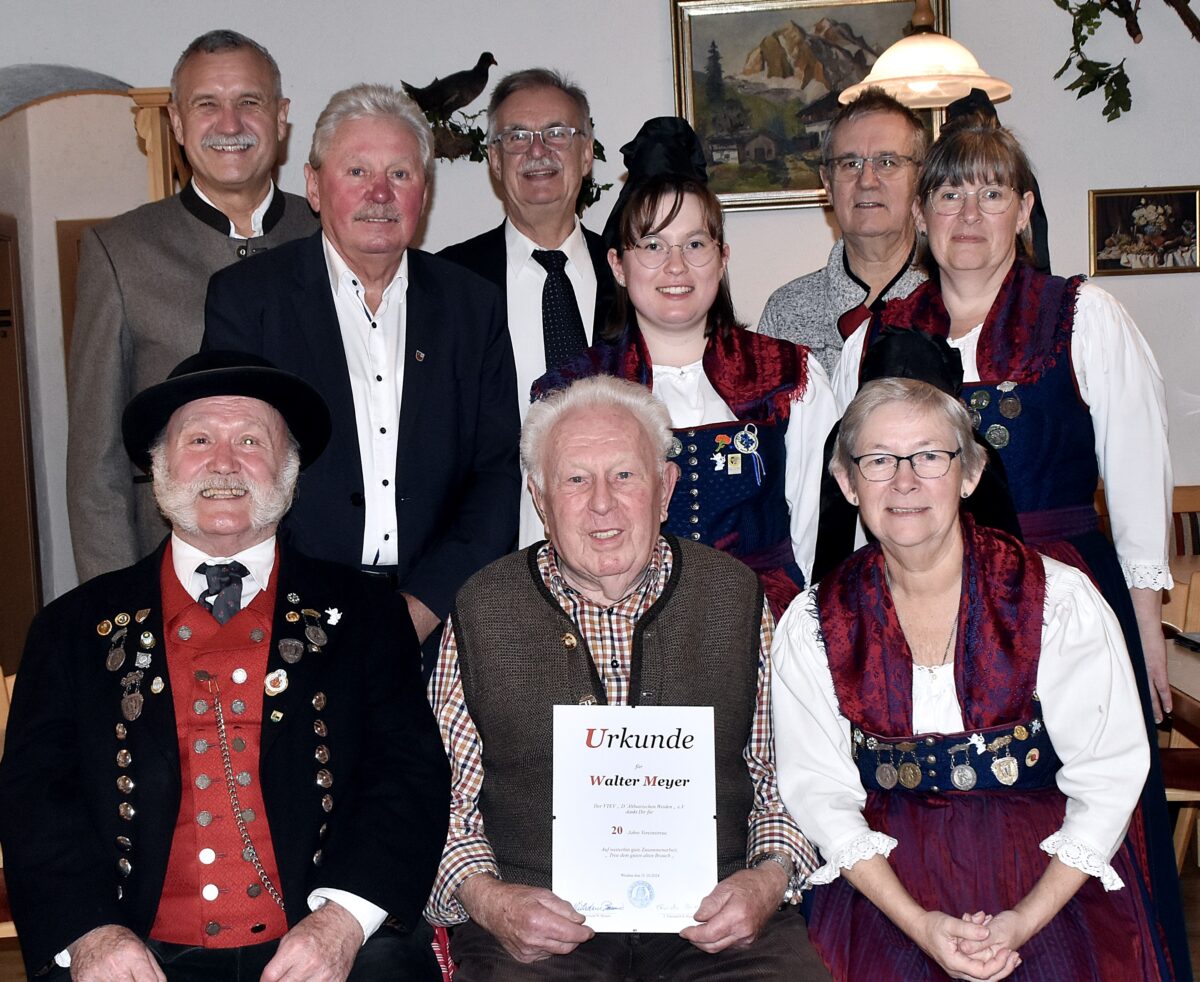 D´Altbairischen Weiden ehren Mitglieder und blicken zurück