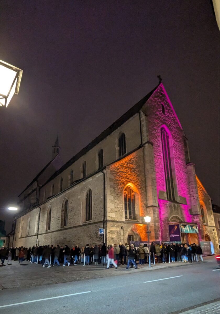 Enlightment zieht 30.000 Besucher in Regensburger Kirche