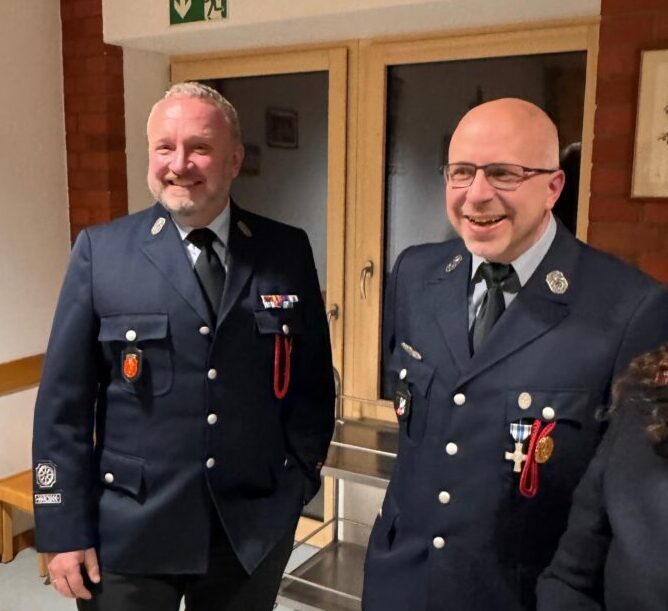 Würdigung für zwei unermüdliche Feuerwehrmänner