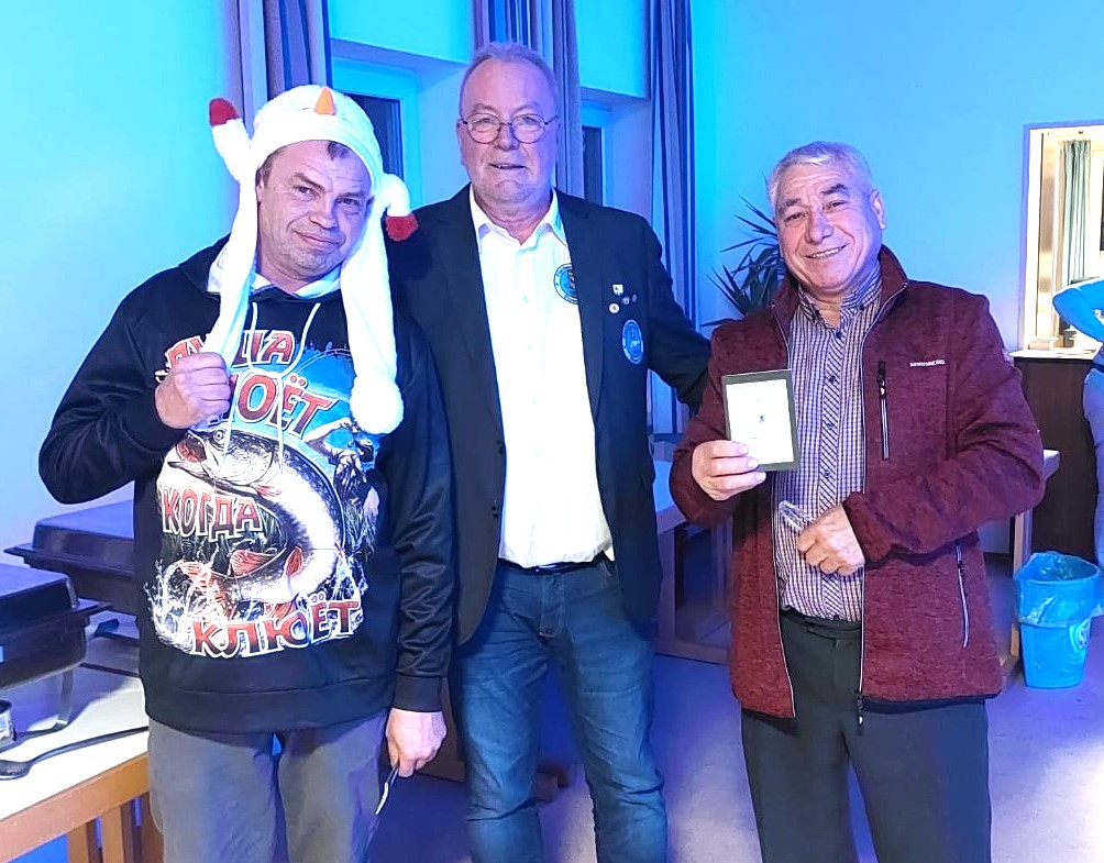 Fischereiverein ehrt Angler unterm Weihnachtsbaum