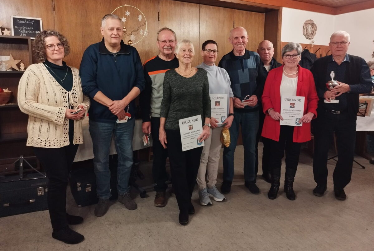 Festliche Ehrung bei Nordic-Walking-Weihnachtsfeier in Pressath