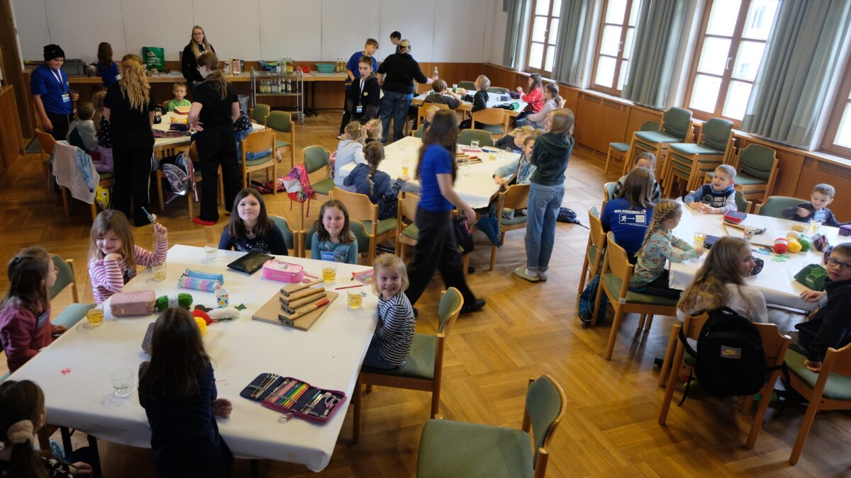 Flosser Aktion begeistert 40 Kinder zu Weihnachten