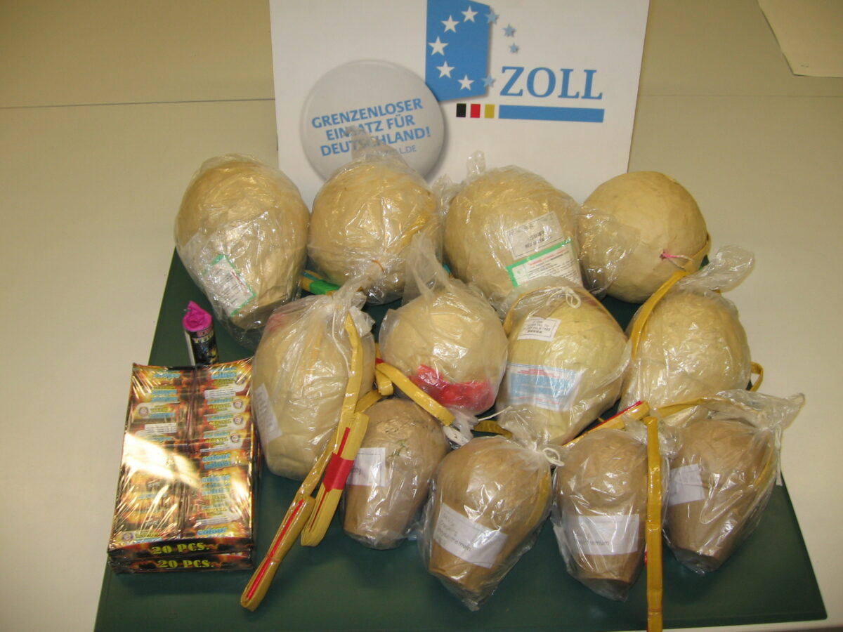 Fast 100 Kilo illegale Feuerwerkskörper beschlagnahmt: Zoll warnt vor Gefahren