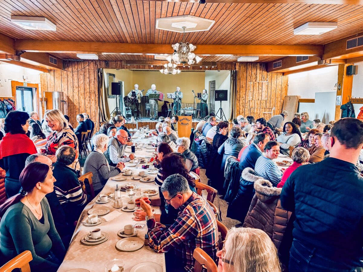 Jura-Werkstätten feiern Adventsbeginn in Hahnbach