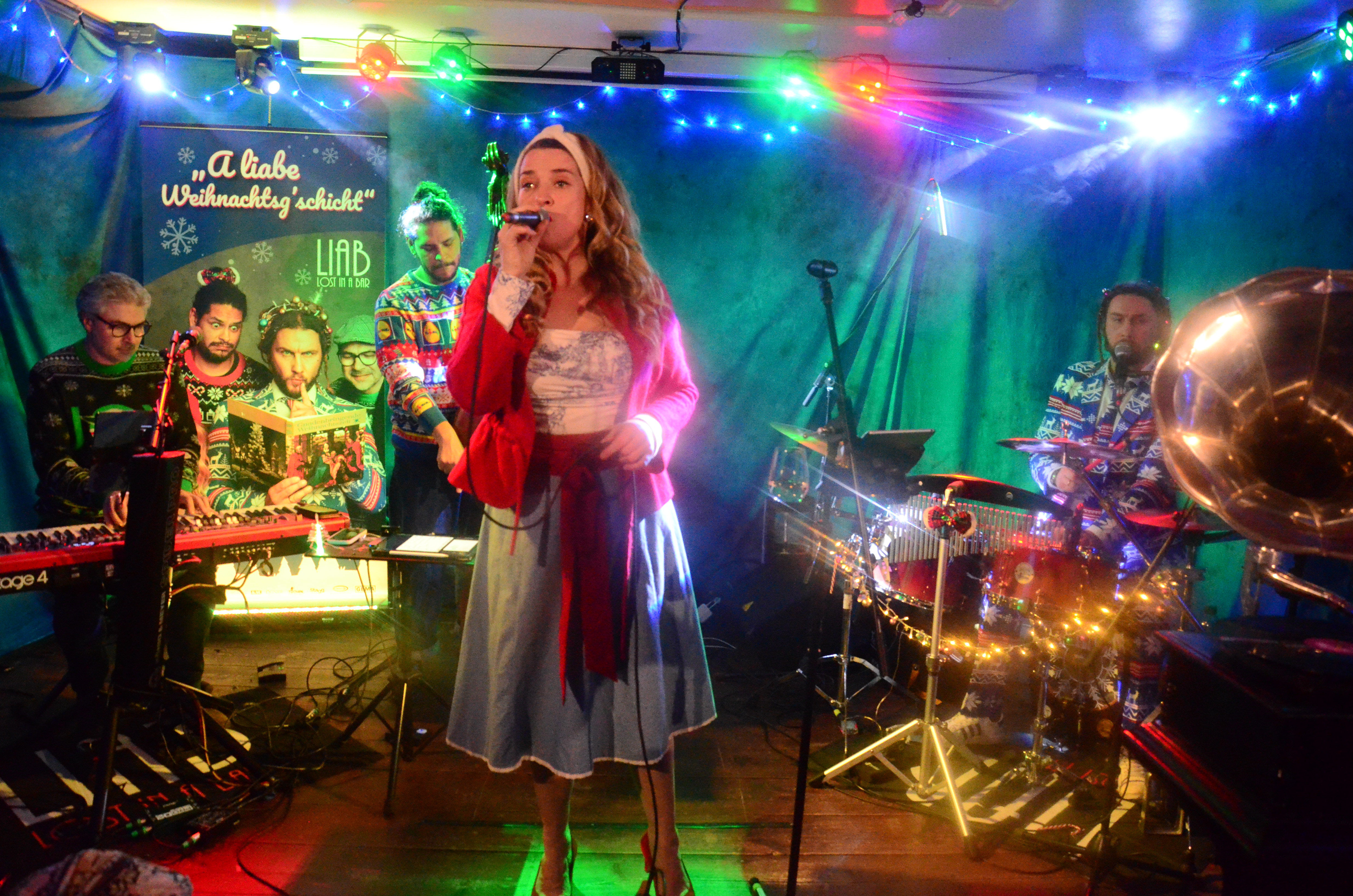 „Lost in a Bar“ decken neue Details der Weihnachtsgeschichte auf
