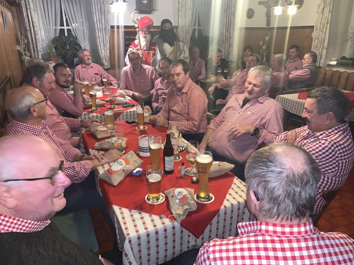 Kleine Platzwunde und beschädigtes Brillenglas bei Nikolausfeier