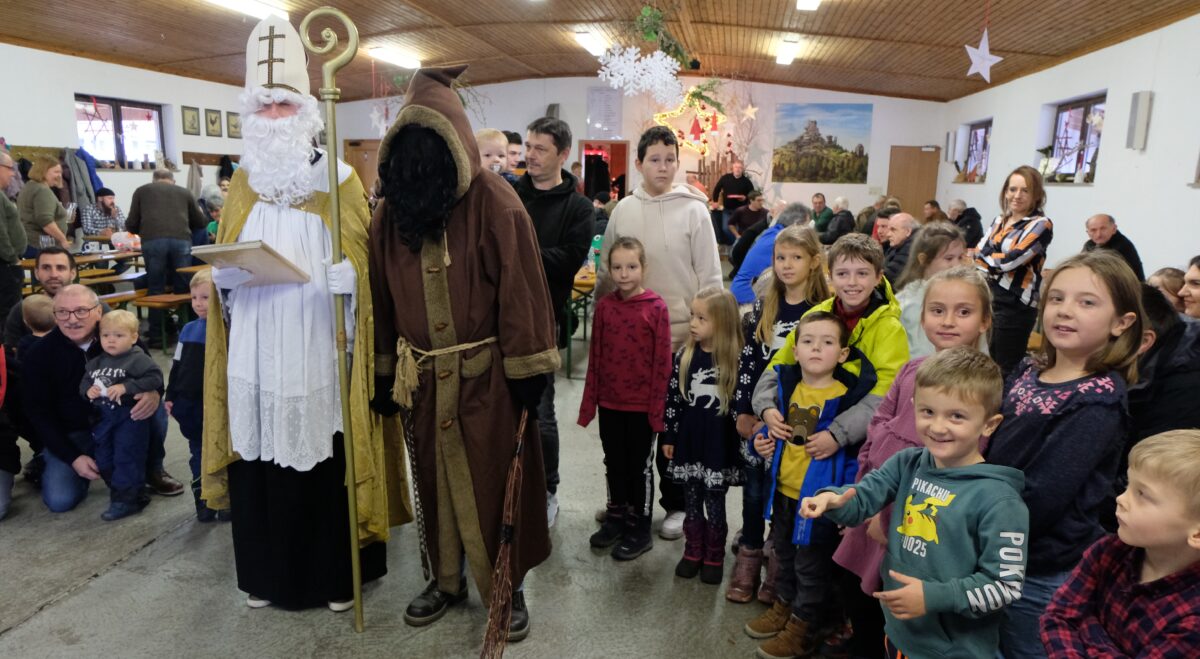 Nikolausfest begeistert bei Floßer Kleintierzüchtern