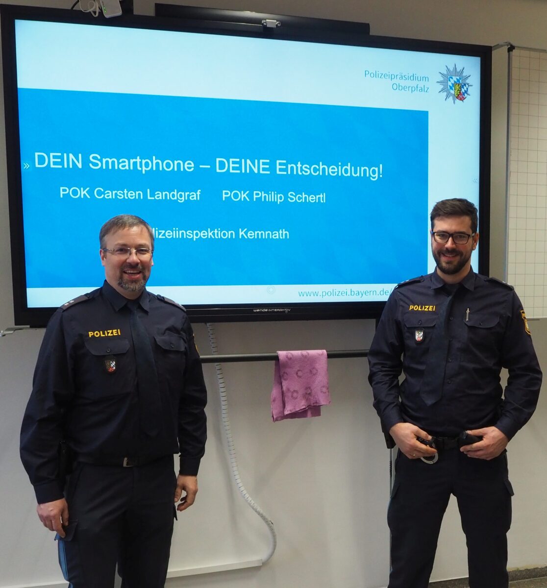 Polizei schult Erbendorfer Schüler im Umgang mit Smartphones